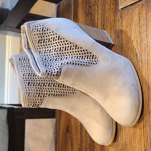Coconuts by Matisse tan booties - Picture 1 of 5